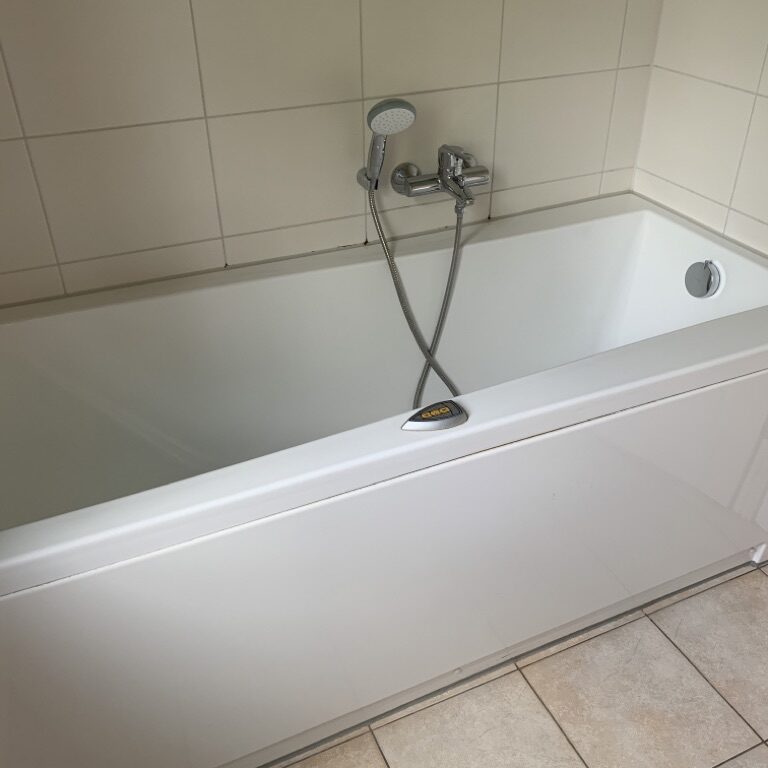 Die Whirlwanne im Badezimmer des ersten Stockes