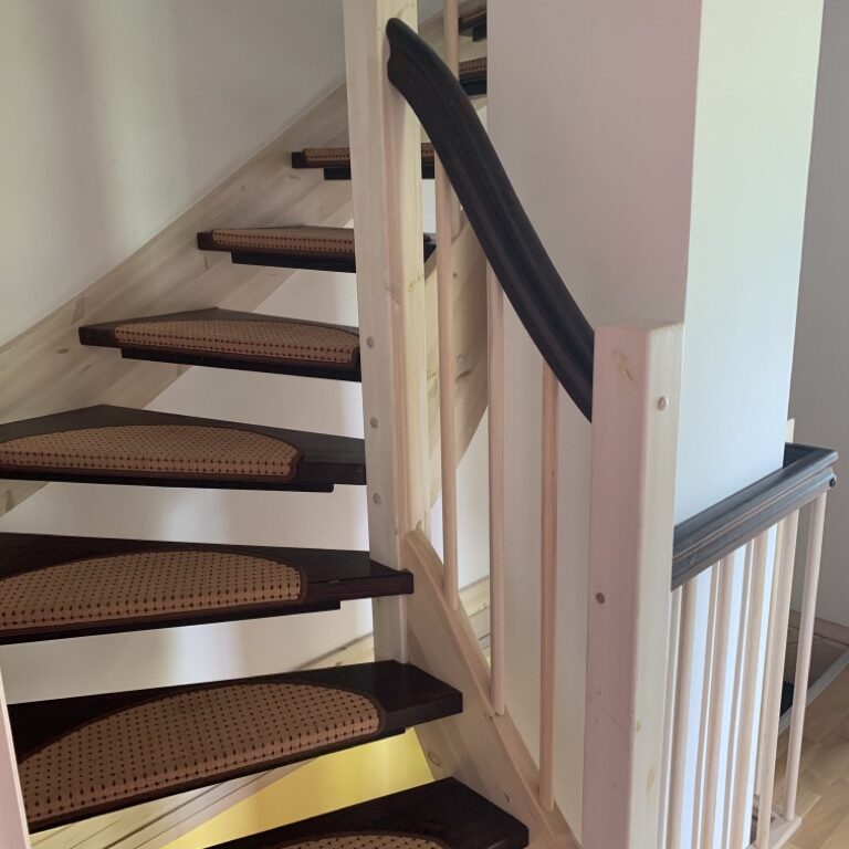 Treppe zum Dachgeschoss